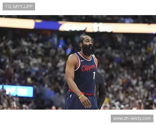 哈登达成28000分里程碑，客场球迷起立致敬